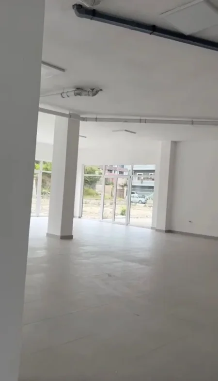 Tirane, jepet me qera ambjent biznesi Kati 0, 360 m² 3.600 € (Rruga 5 Maji)