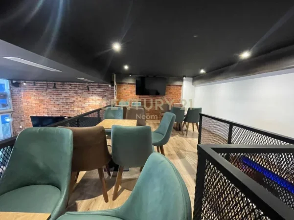 Tirane, shitet bar-kafe Kati 0, 52 m² 155.000 € (Xhamllik)
