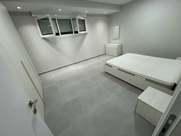 Tirane, shitet apartament 1+1 Kati 0, 118.000 € (Shkolla Bashkuar)