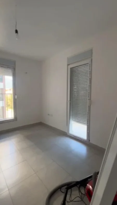 Tirane, jepet me qera apartament 3+1 Kati 3, 110 m² 450 € (Maji)