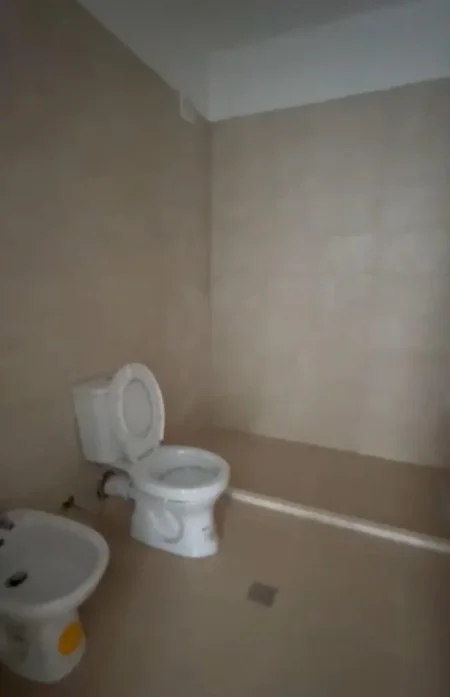 Tirane, jepet me qera apartament 3+1 Kati 3, 110 m² 450 € (Maji)