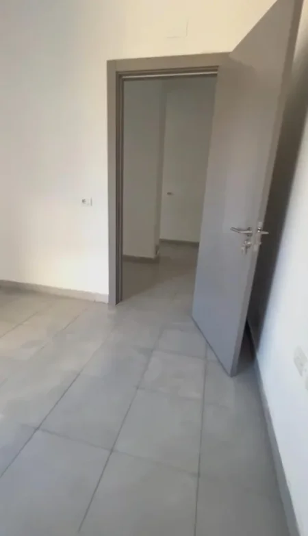 Tirane, jepet me qera apartament 3+1 Kati 3, 110 m² 450 € (Maji)