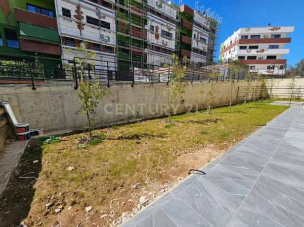 Tirane, jepet me qera apartament 3+1+Ballkon Kati 1, 120 m² 1.800 € (kodra e diellit)