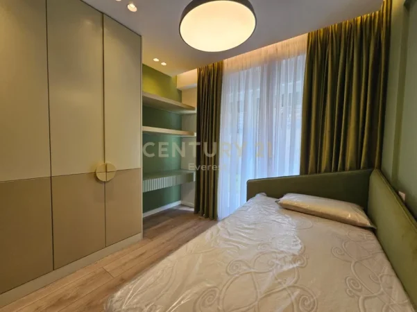 Tirane, jepet me qera apartament 3+1+Ballkon Kati 1, 120 m² 1.800 € (kodra e diellit)