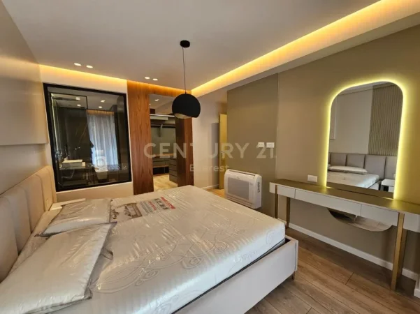 Tirane, jepet me qera apartament 3+1+Ballkon Kati 1, 120 m² 1.800 € (kodra e diellit)