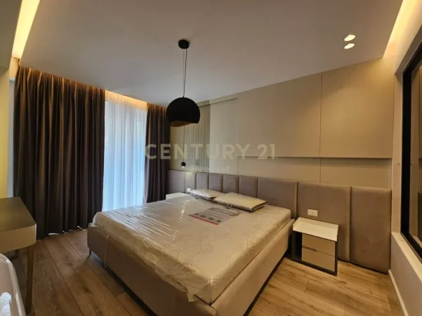 Tirane, jepet me qera apartament 3+1+Ballkon Kati 1, 120 m² 1.800 € (kodra e diellit)