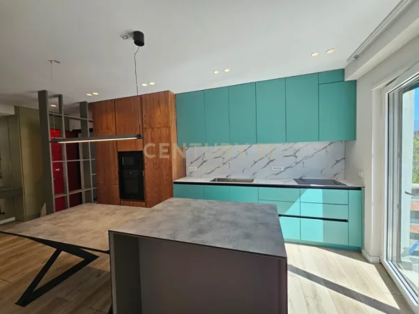 Tirane, jepet me qera apartament 3+1+Ballkon Kati 1, 120 m² 1.800 € (kodra e diellit)