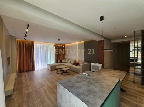 Tirane, jepet me qera apartament 3+1+Ballkon Kati 1, 120 m² 1.800 € (kodra e diellit)