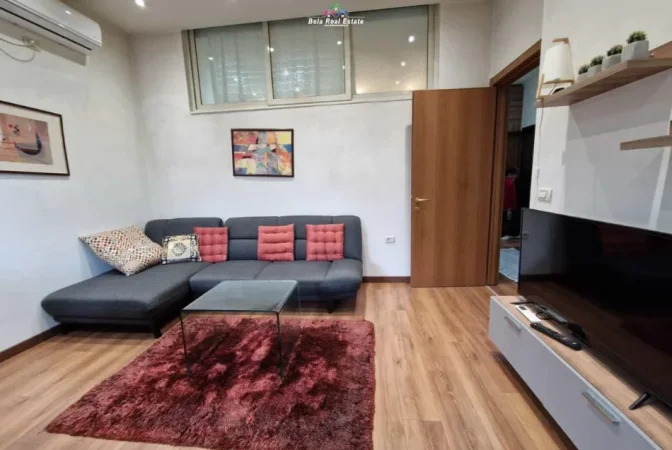 Tirane, jepet me qera apartament 1+1+Ballkon Kati 1, 65 m² 600 € (qender)
