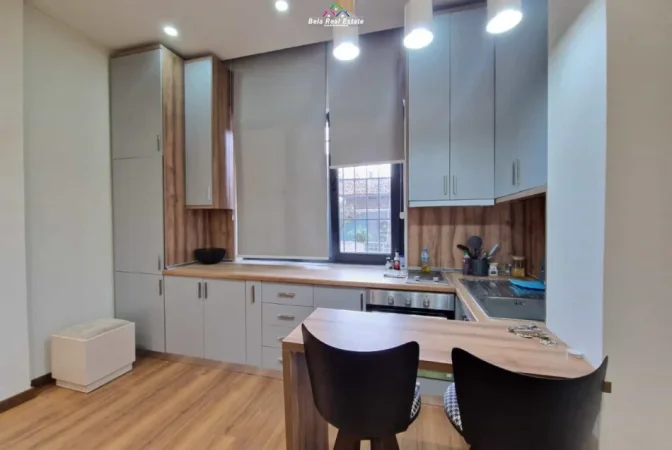 Tirane, jepet me qera apartament 1+1+Ballkon Kati 1, 65 m² 600 € (qender)