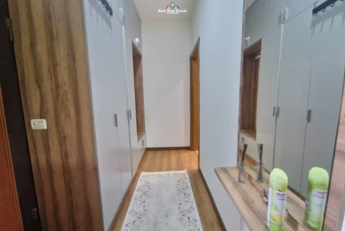 Tirane, jepet me qera apartament 1+1+Ballkon Kati 1, 65 m² 600 € (qender)