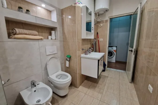 Tirane, jepet me qera apartament 1+1+Ballkon Kati 1, 65 m² 600 € (qender)
