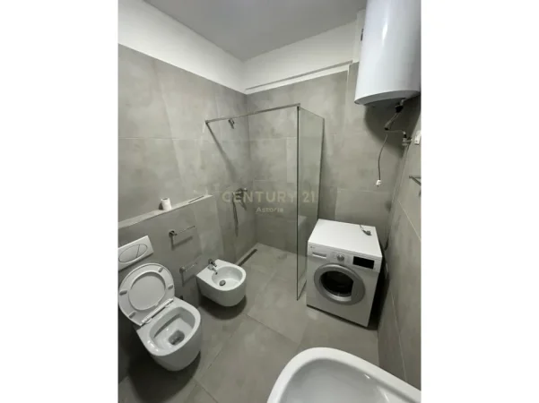 Tirane, jepet me qera apartament 2+1 Kati 5, 105 m² 750 € (Astir)