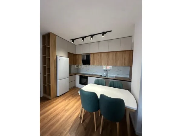 Tirane, jepet me qera apartament 2+1 Kati 5, 105 m² 750 € (Astir)
