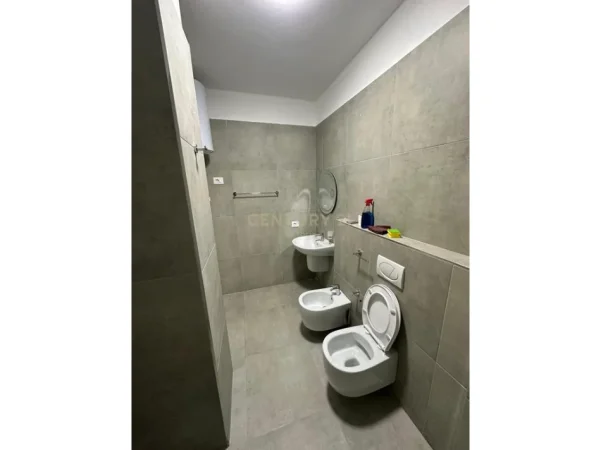 Tirane, jepet me qera apartament 2+1 Kati 5, 105 m² 750 € (Astir)