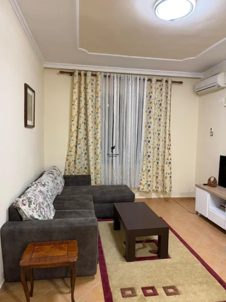 Tirane, jepet me qera apartament 1+1 Kati 4, 60 m² 470 € (STACIONI I TRENIT)