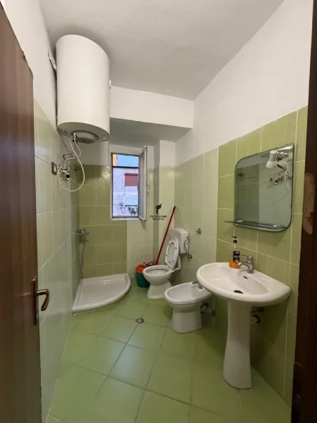 Tirane, jepet me qera apartament 1+1 Kati 4, 60 m² 470 € (STACIONI I TRENIT)