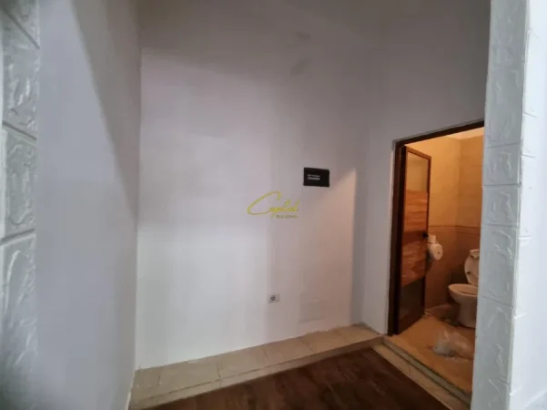 Tirane, jepet me qera ambjent biznesi Kati 0, 50 m² 600 € (MYSLYM SHYRI)