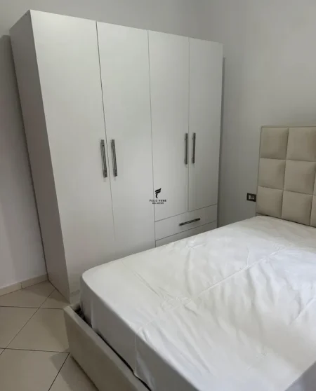 Tirane, jepet me qera apartament 1+1 Kati 3, 70 m² 350 € (TUFINE)