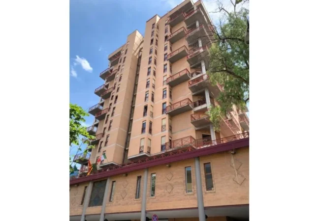 Tirane, shitet ambjent biznesi Kati 0, 37 m² 210.000 € (Torre Drin)