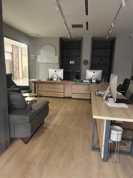 Tirane, shitet ambjent biznesi Kati 0, 37 m² 210.000 € (Torre Drin)