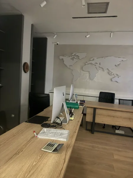Tirane, shitet ambjent biznesi Kati 0, 37 m² 210.000 € (Torre Drin)