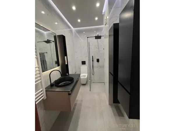 Tirane, jepet me qera apartament 3+1+Ballkon Kati 3, 157 m² 1.050 € (rruga e kavajes)