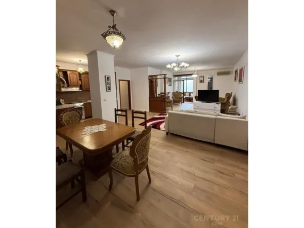 Tirane, jepet me qera apartament 3+1+Ballkon Kati 3, 157 m² 1.050 € (rruga e kavajes)