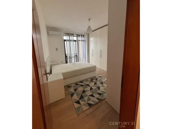 Tirane, jepet me qera apartament 3+1+Ballkon Kati 3, 157 m² 1.050 € (rruga e kavajes)