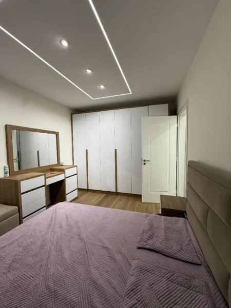 Tirane, jepet me qera apartament 2+1+Ballkon Kati 1, 750 € (Ish Fusha e Aviacionit)