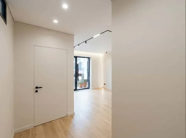 Tirane, jepet me qera zyre Kati 5, 83 m² 1.600 € (Rruga Hamdi Garunja)