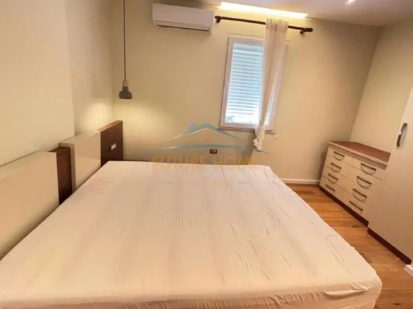 Tirane, jepet me qera apartament 3+1+Ballkon Kati 4, 79 m² 850 € (selvia)