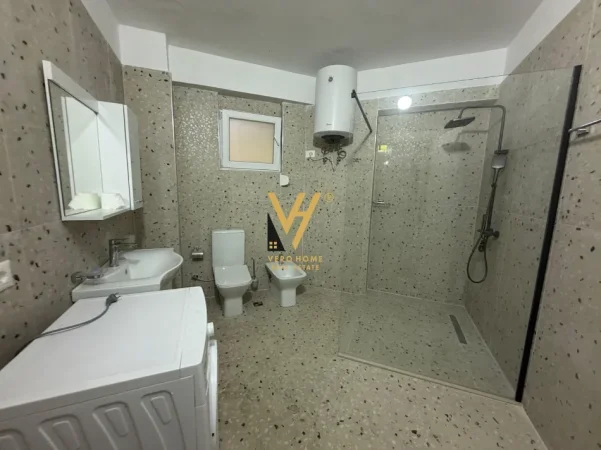 Tirane, jepet me qera zyre Kati 1, 130 m² 800 € (BLLOK)