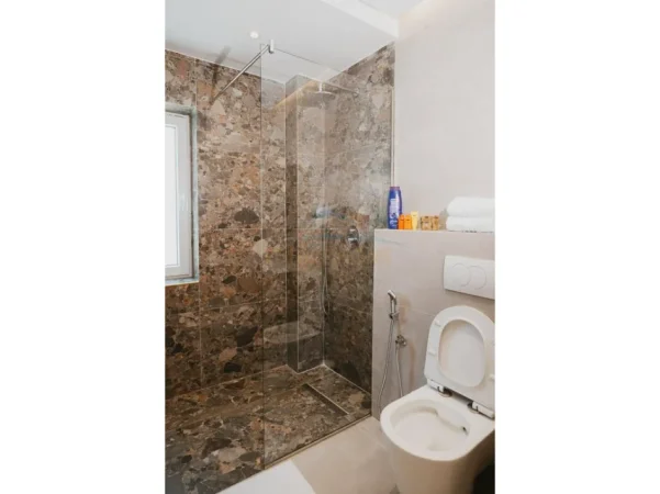 Tirane, jepet me qera apartament 2+1 Kati 3, 60 m² 1.000 € (Myslym Shyr)
