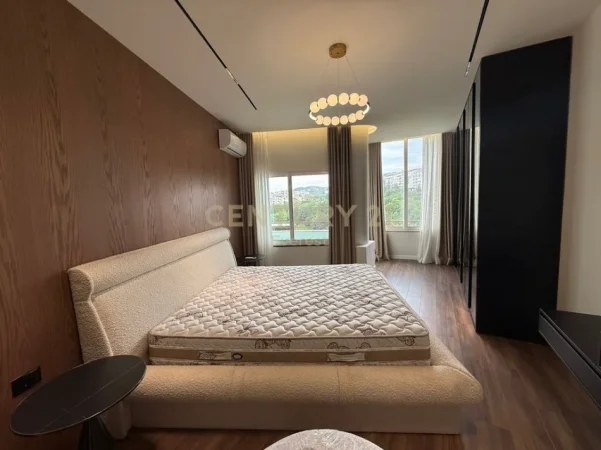 Tirane, jepet me qera apartament 2+1 Kati 8, 110 m² 1.200 € (kopshti botanik)