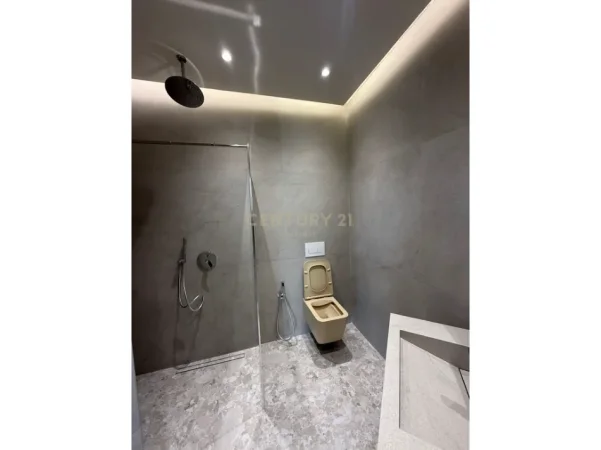 Tirane, jepet me qera apartament 2+1 Kati 8, 110 m² 1.200 € (kopshti botanik)