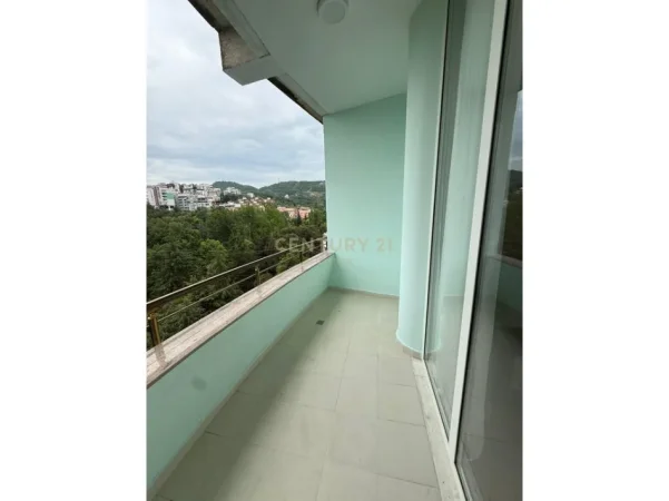 Tirane, jepet me qera apartament 2+1 Kati 8, 110 m² 1.200 € (kopshti botanik)