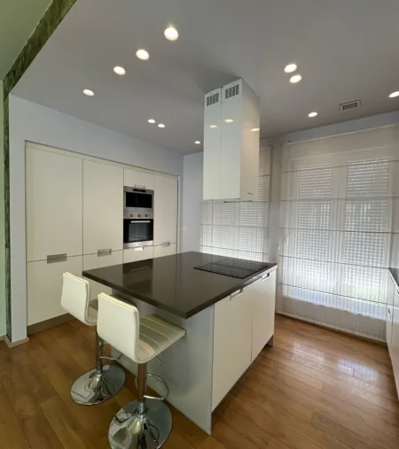 Tirane, jepet me qera Vile 3 Katshe , 400 m² 2.500 € 