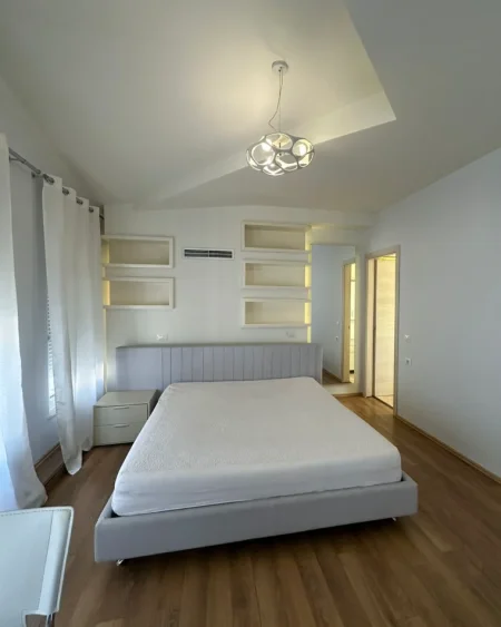 Tirane, jepet me qera Vile 3 Katshe , 400 m² 2.500 € 