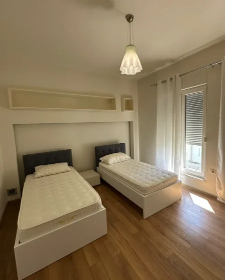 Tirane, jepet me qera Vile 3 Katshe , 400 m² 2.500 € 