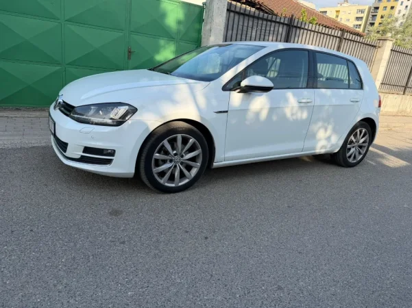 Tirane, shitet makine Golf 7 Nafte, gri e erret automatik 120 km 11.000 €