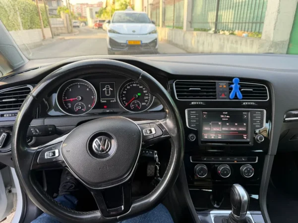 Tirane, shitet makine Golf 7 Nafte, gri e erret automatik 120 km 11.000 €
