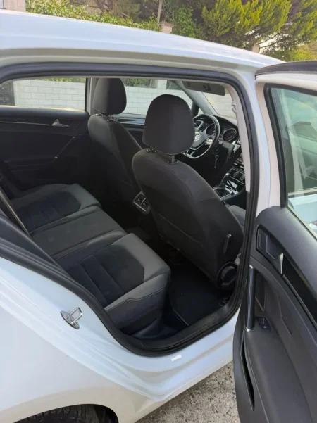 Tirane, shitet makine Golf 7 Nafte, gri e erret automatik 120 km 11.000 €