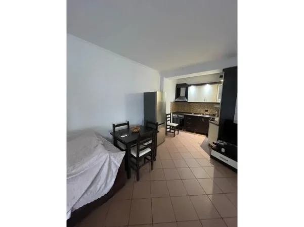 Tirane, jepet me qera apartament 2+1+Ballkon Kati 2, 84 m² 700 € (Liqeni Artificial)