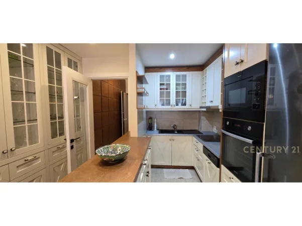 Tirane, shitet apartament 3+1 Kati 1, 107 m² 260.000 € 