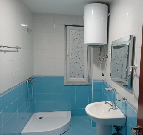Tirane, jepet me qera apartament 2+1 , 102 m² 500 € 