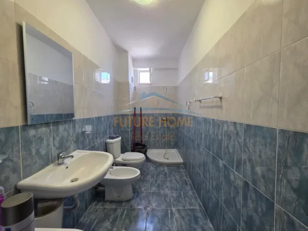 Tirane, jepet me qera apartament 2+1+Ballkon Kati 7, 105 m² 400 € (Yzberisht)