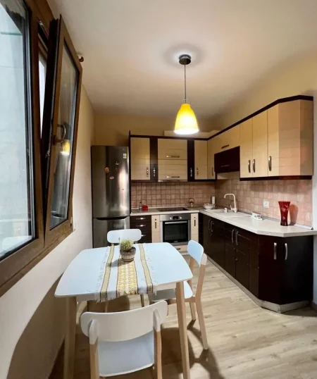 Tirane, jepet me qera apartament 1+1 , 75 m² 750 € 