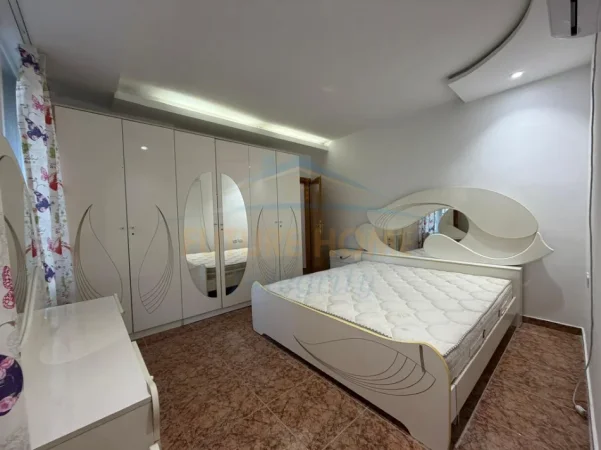 Tirane, jepet me qera apartament 2+1+Ballkon Kati 1, 112 m² 649 € (Shkolla Baletit)