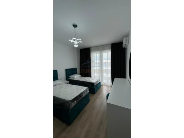 Tirane, jepet me qera apartament 2+1+Ballkon Kati 8, 104 m² 550 € (QTU)
